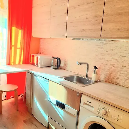 Metro Arroios شقة